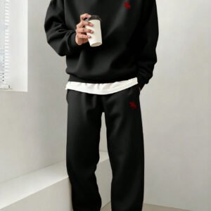 طقم هودي أسود مع شعار حصان أحمر كلاسيكي، هودي أسود فضفاض وبنطلون رياضي
