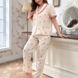 طقم بيجامة للنساء بطبعات زهرية وياقة على شكل قلب، موسم العطلات بتفاصيل أنيقة ومريحة وفيرة من الزهور الجميلة